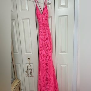Never worn pink corset back dress. (it’s beautiful it just doesn’t fit me)